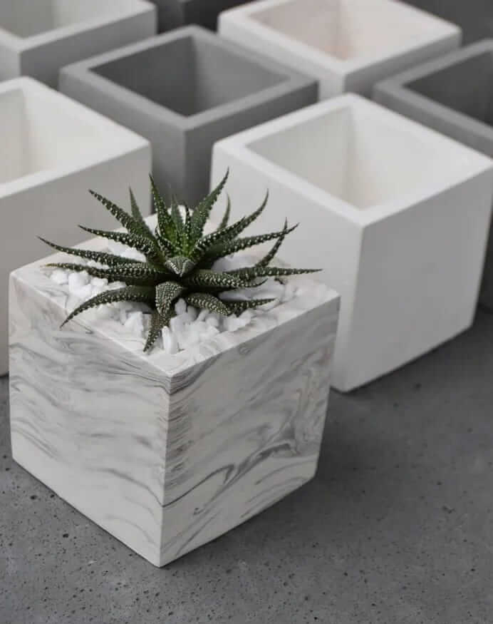 Doniczki z gipsu polimerowego