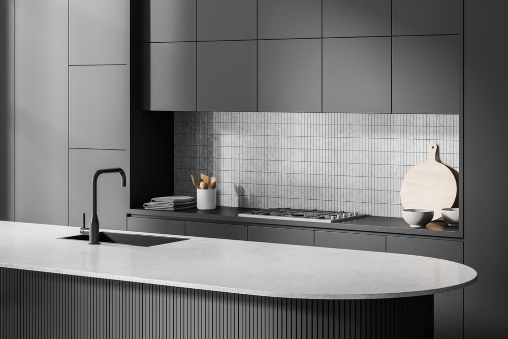 Nowoczesna kuchnia w ciemnych odcieniach